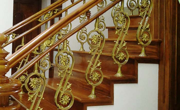 Con tiện cầu thang mẫu hoa l&aacute; t&acirc;y